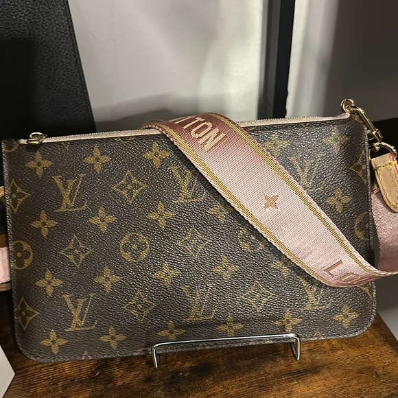 Louis Vuitton MM pouch - Picture 8 of 8